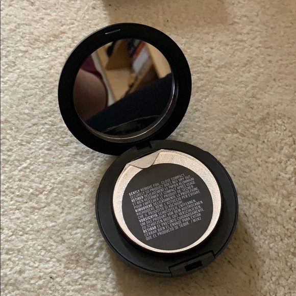 MAC Studio Tech Foundation in NW47 - Picture 4 of 5